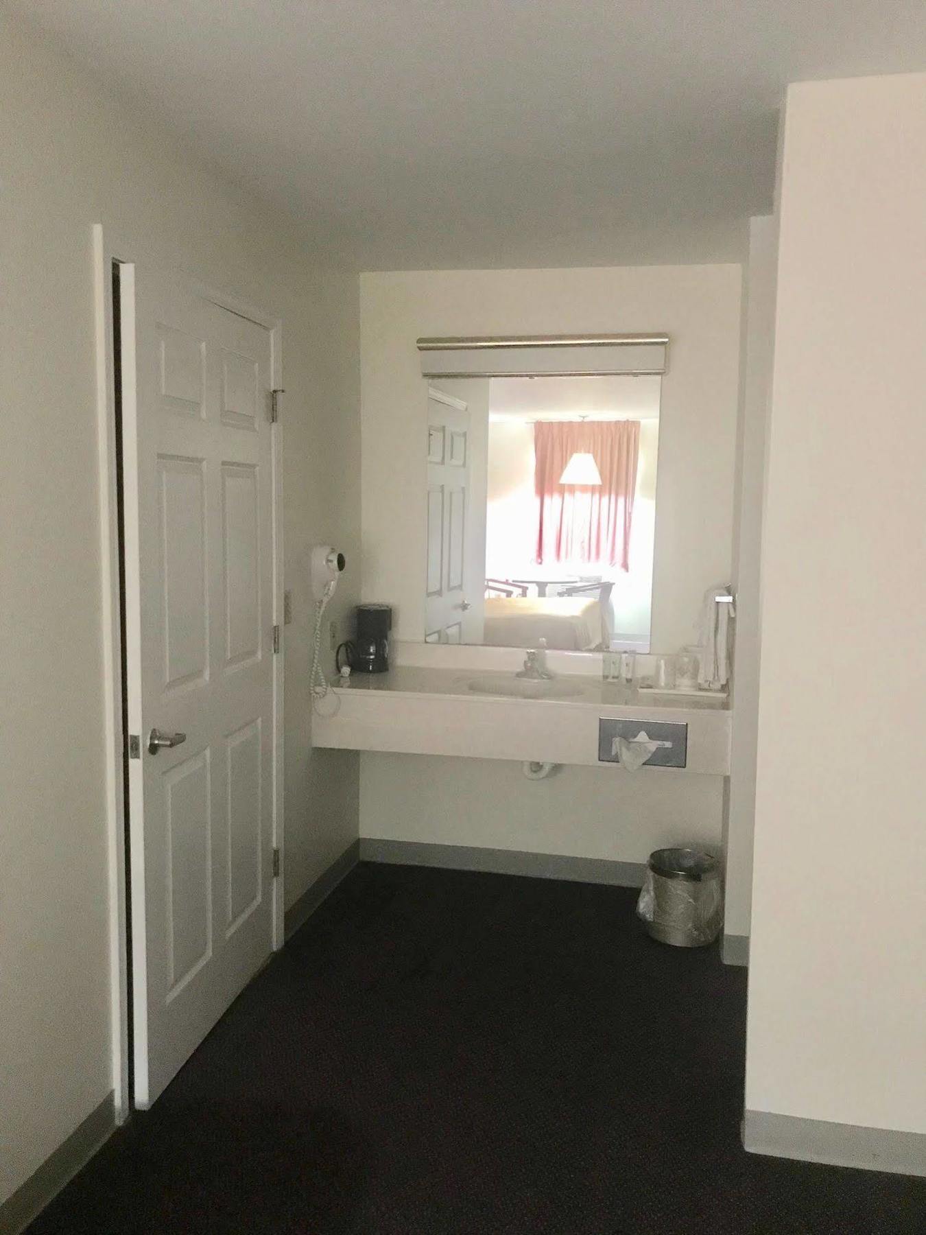 Madison Inn Lodge Fredericktown ภายนอก รูปภาพ
